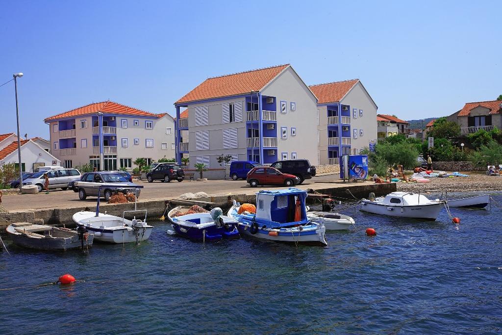 Aparthotel Marina Gromela Mirce Cameră foto