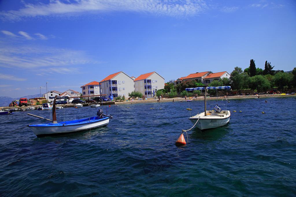 Aparthotel Marina Gromela Mirce Cameră foto